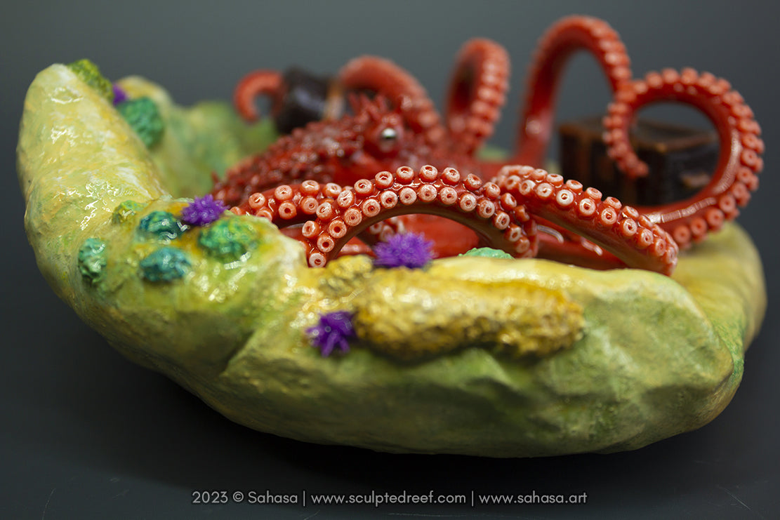 GIANT PACIFIC OCTOPUS - 145 x 145 x 60mm - Giant Pacific Octopus Sculpture